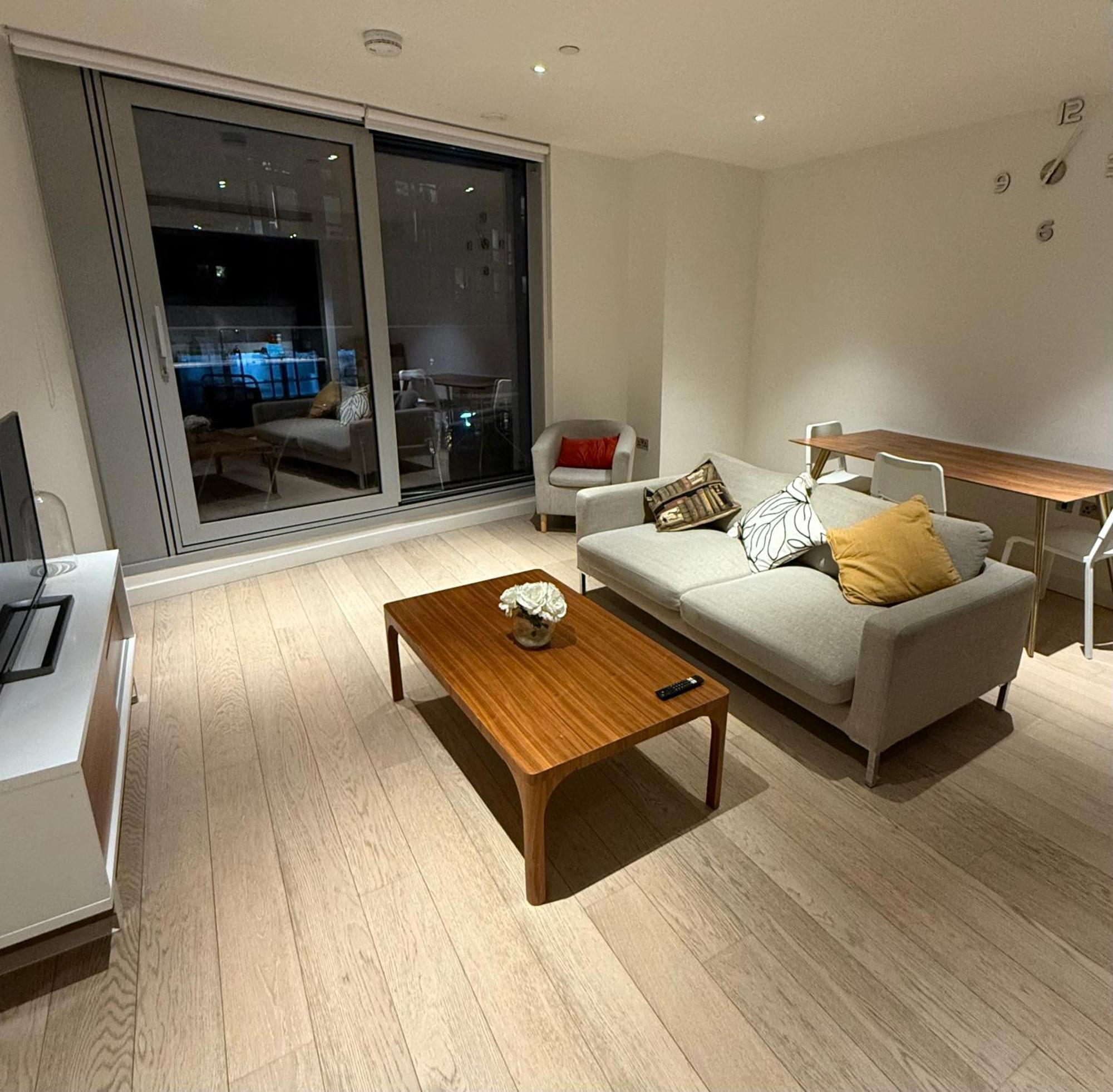 Luxury Modern 2 Bed Flat With Balcony And City View - Canary Wharf City Center Лондон Екстер'єр фото