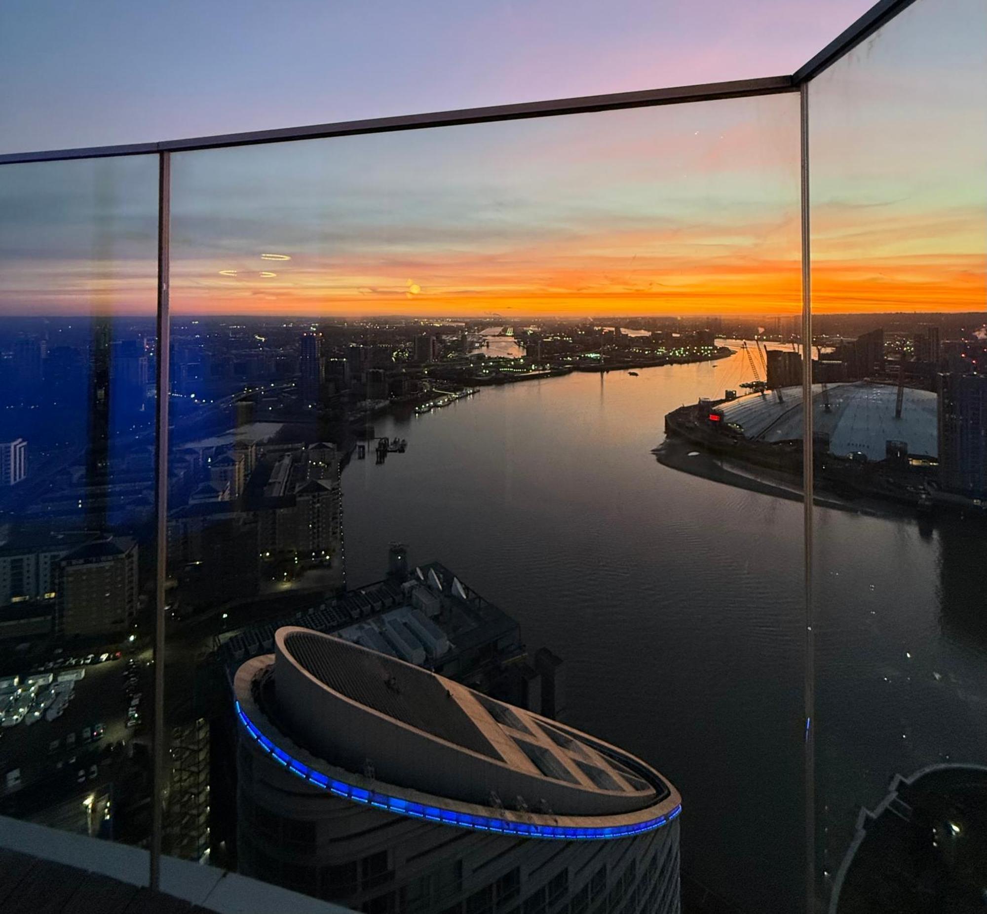 Luxury Modern 2 Bed Flat With Balcony And City View - Canary Wharf City Center Лондон Екстер'єр фото