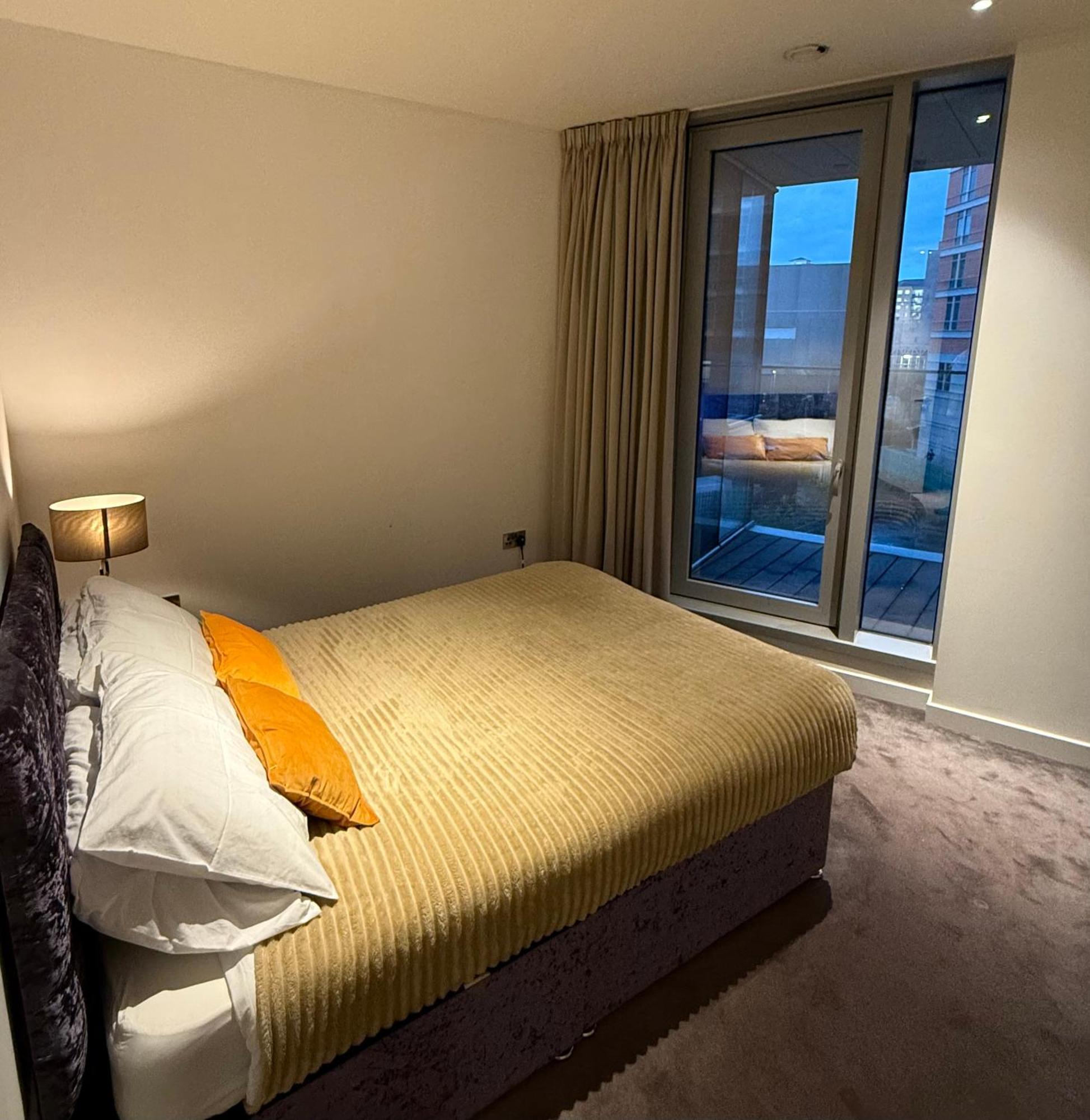 Luxury Modern 2 Bed Flat With Balcony And City View - Canary Wharf City Center Лондон Екстер'єр фото